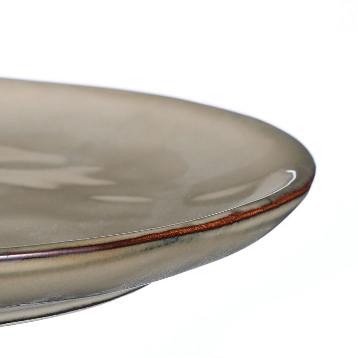 Nærbillede af Tabo creme frokosttallerken i stentøj