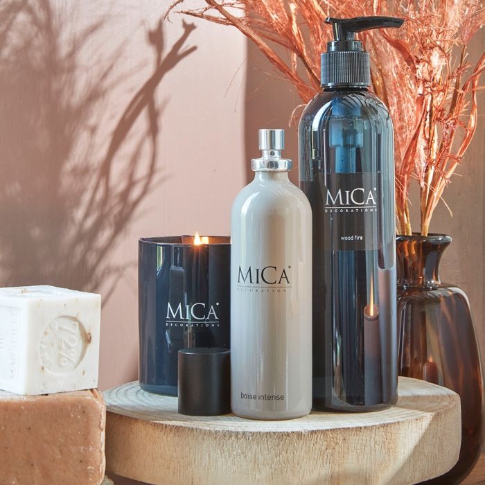 Mica Decorations Wood Fire flydende håndsæbe med andre Mica badeværelsesprodukter
