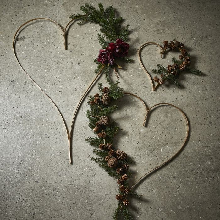 Dekorationshjerte guldfarvet 26 cm højt