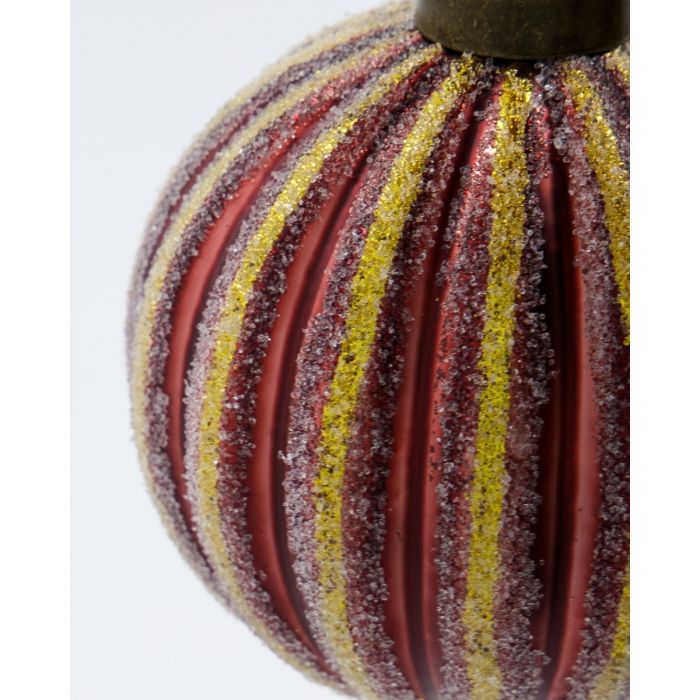 Julekugle med striber fra House Doctor set tæt på