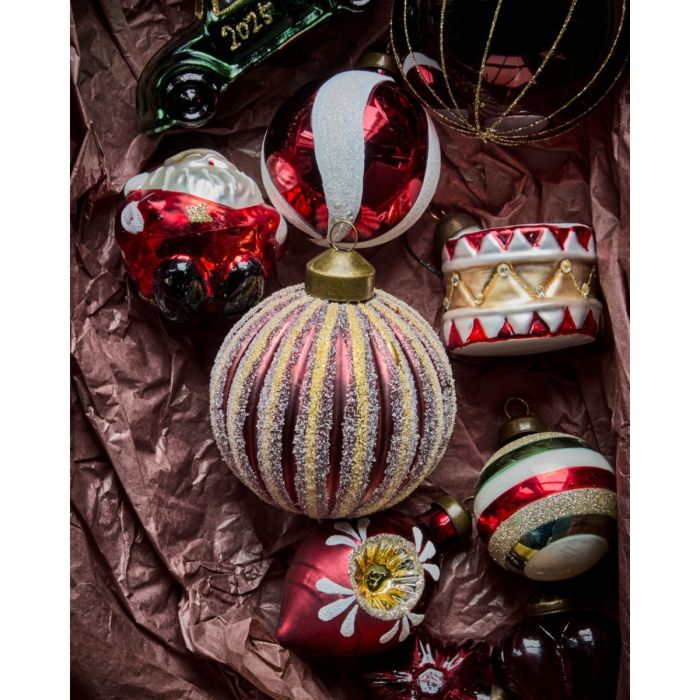 Julekugler fra House Doctor liggende i æske med silkepapir