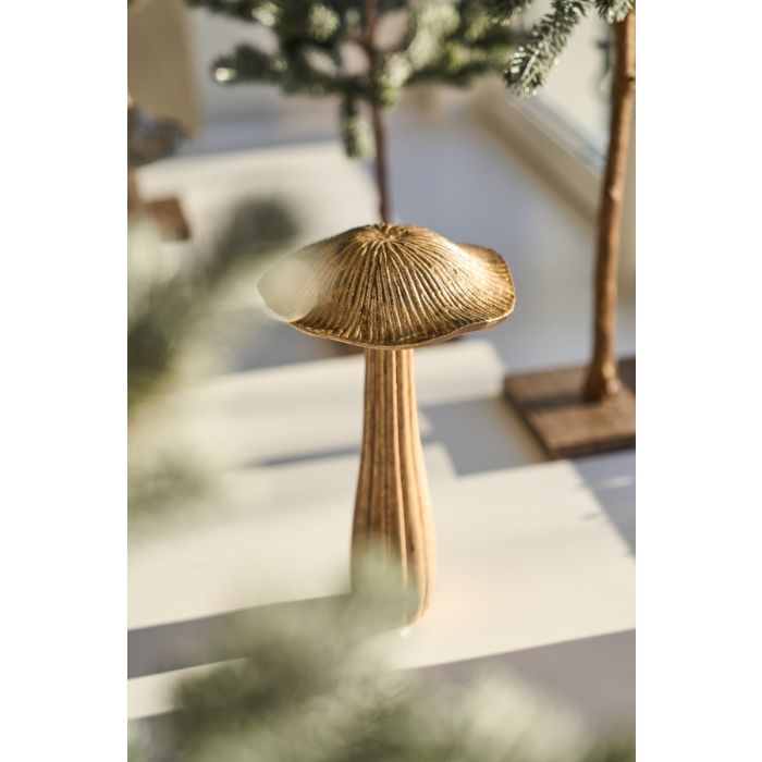 Svamp i træ og metal som dekoration.