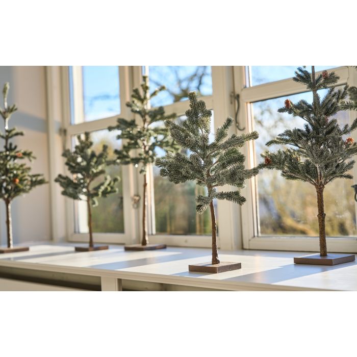 Opstammet grantræ med sne 48 cm højt