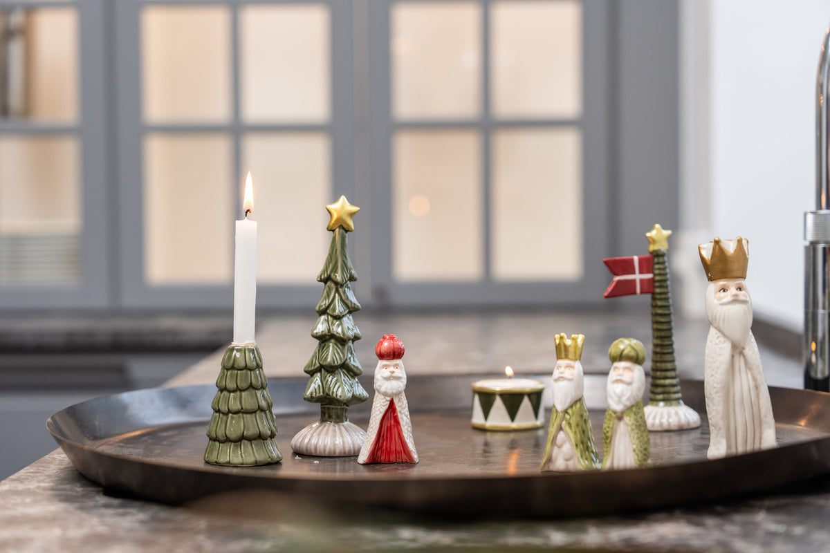 Bakke med julepynt fra Speedtsberg