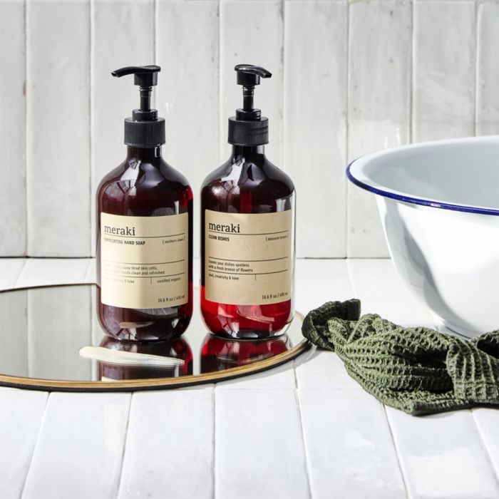 Meraki opvaskemiddel og håndsæbe stående på spejlbakke