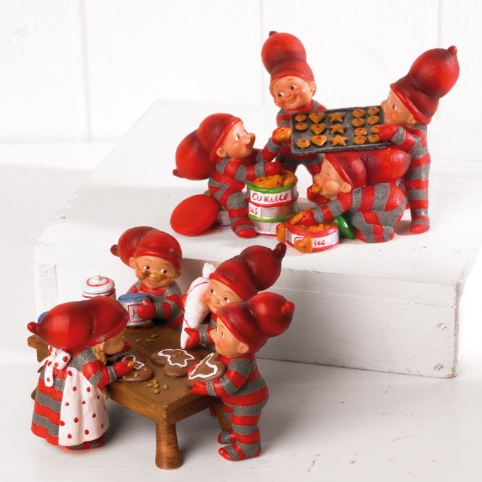 Babynisserne bager julekager