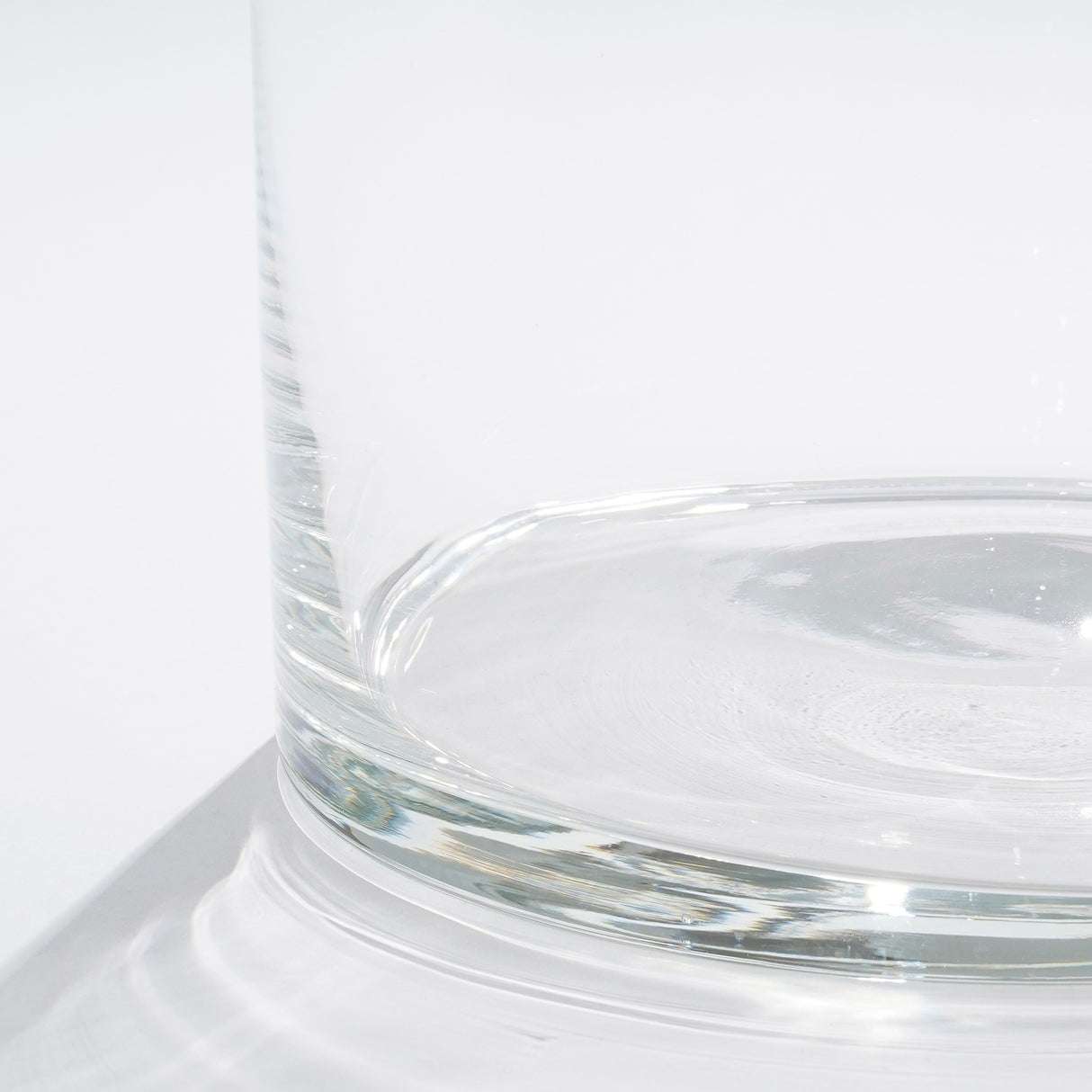 Bunden af cylinderglasvasen