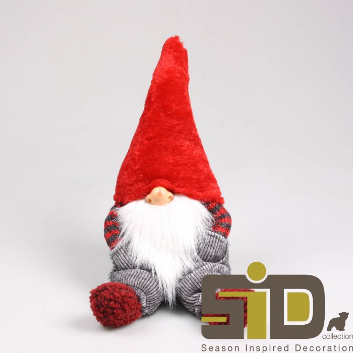 Gnom med rødt tøj siddende