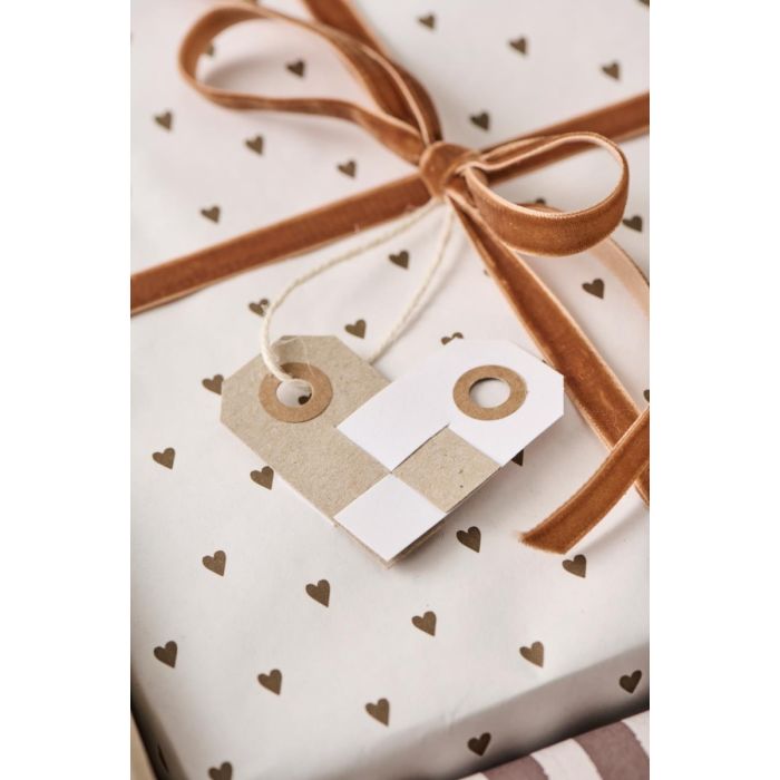 Julegavepapir med brune hjerter