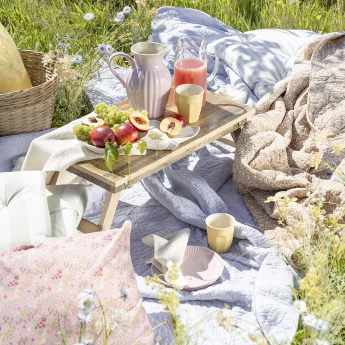 Quilt med hvide og blå mælkedrengestriber