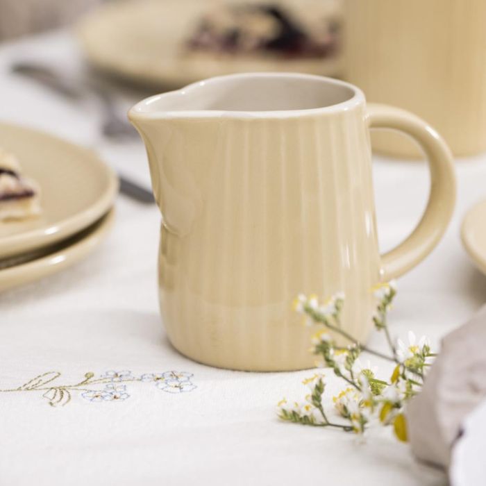 Ib Laursen Flora dug i butter cream med broderi med vandkande