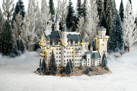 Miniature Slot Neuschwanstein i vinterlandskab