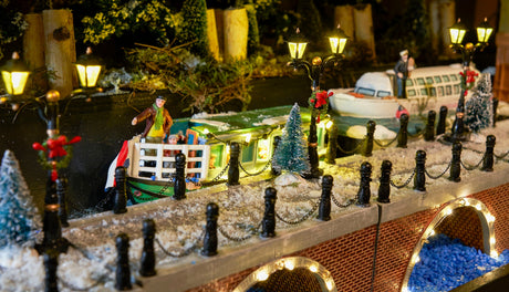 Miniature lygter på promenade