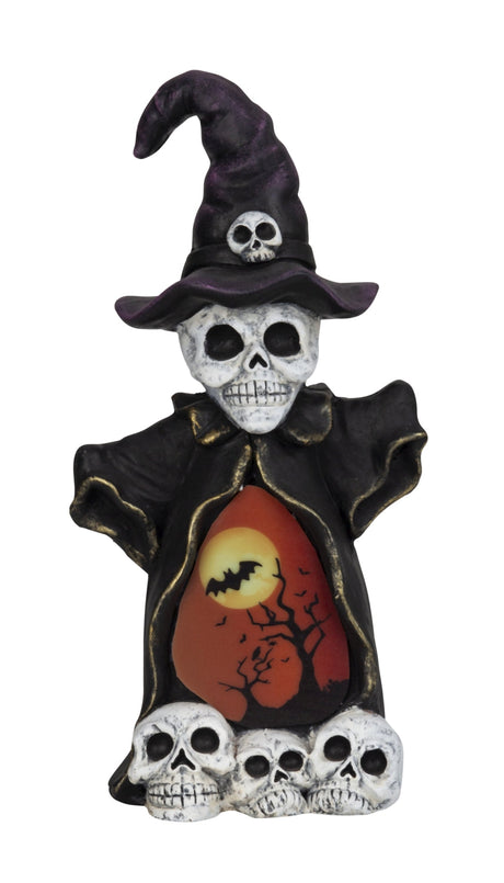 Skeletfigur med tøj og lys i maven til Halloween