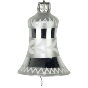 Mundblæst smuk Juleklokke i sølvfarvet med hvidt mønster fra Glasbläserei Thüringer Weihnachten.