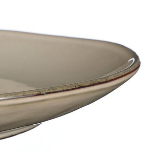 Nærbillede af kanten på Tabo middagstallerken creme stentøj