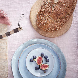 Tabo service med frugt og brød