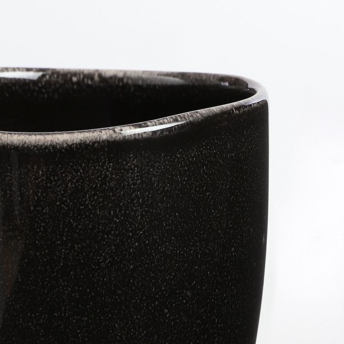 Nærbillede af Tabo krus sort