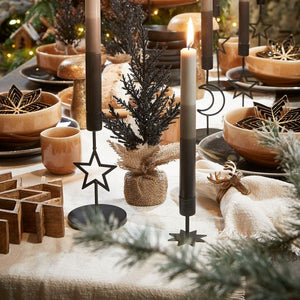 Julebord dækket med blandt andet Tabo stentøj middagstallerken sort