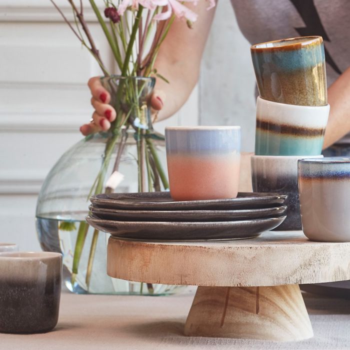 Stabel med Tabo stentøj frokosttallerken sort på kageopsats