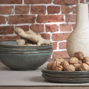 5 cm med vindruer på bord med lysestager