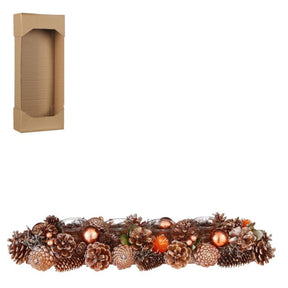 Adventsstage med kogler og orange pynt