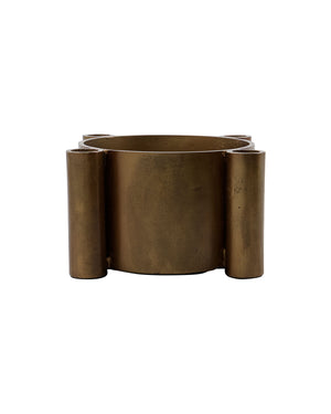 Four adventsstage fra House Doctor i aluminium med antik messingfinish og fire lysholdere til kronelys