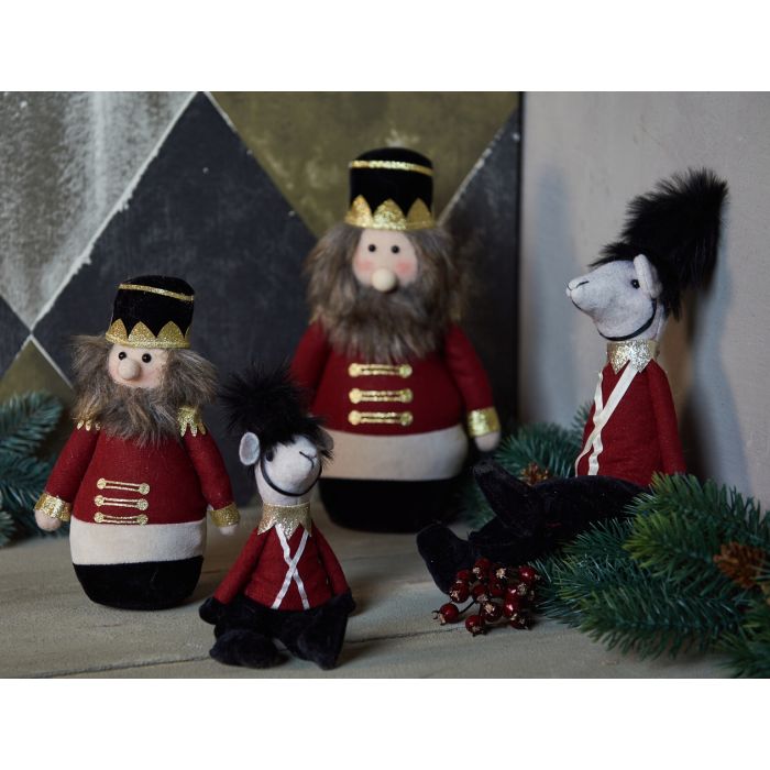 Mus i gardertøj 22 cm høj