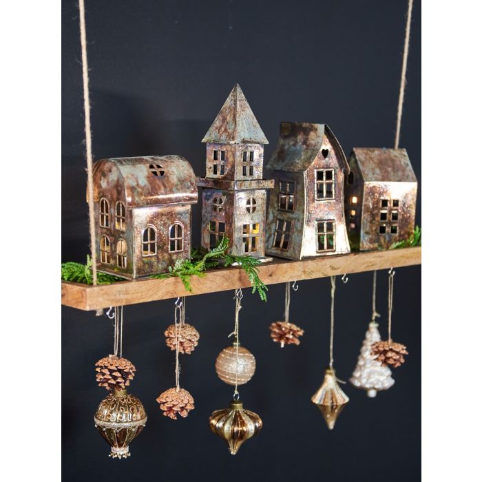 Lyshus med skæve vægge i metal