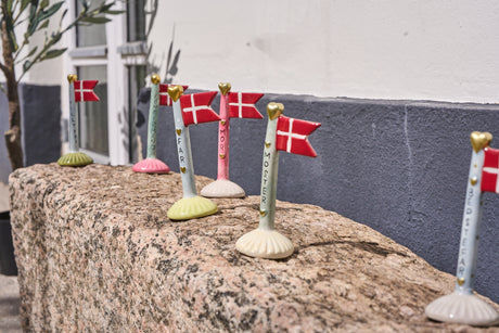 Flag i keramik med titler som far, mor, moster fra Speedtsberg