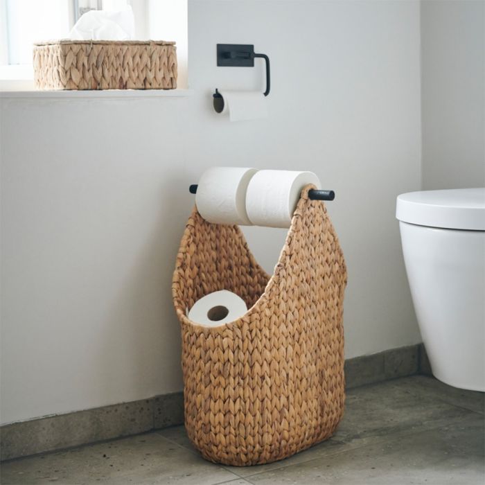 House Doctor toiletpapirholder stående på badeværelset