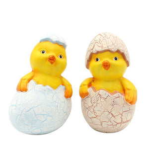 Kylling med æggeskal på hovedet 11 cm høj