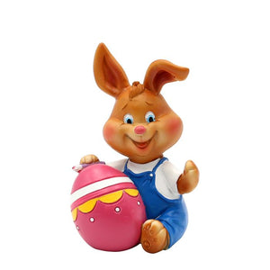 Påskeharerne maler påskeæg