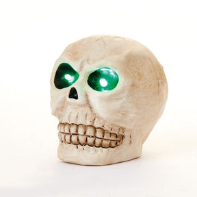 Kranium med lysende grønne øjne