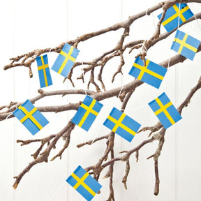Flagguirlande med svenske flag i stof