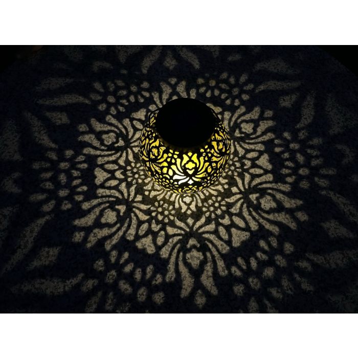 Solcellelampe med blomster