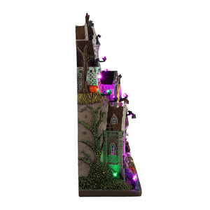 Crypt City facade bygning med lys til Halloween landskab fra Lemax set fra siden med slyngplanter