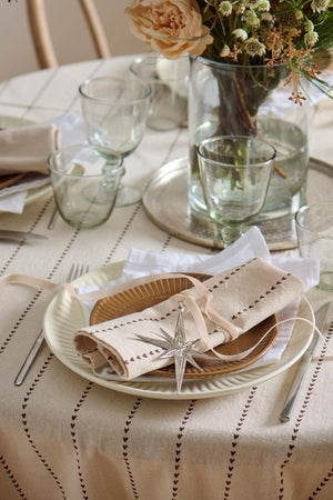 Dug Valentina med brune hjerter på stribe 150 cm x 250 cm