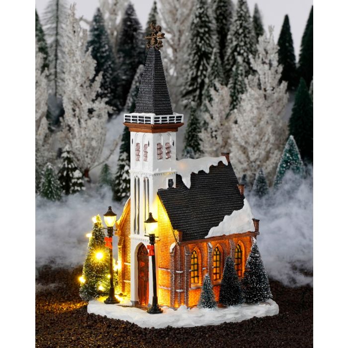 Luville kirke med højt tårn