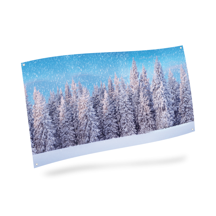 Stor baggrund med snedækket skov