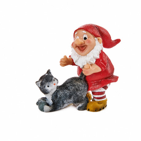 Skovnisse med grå kat