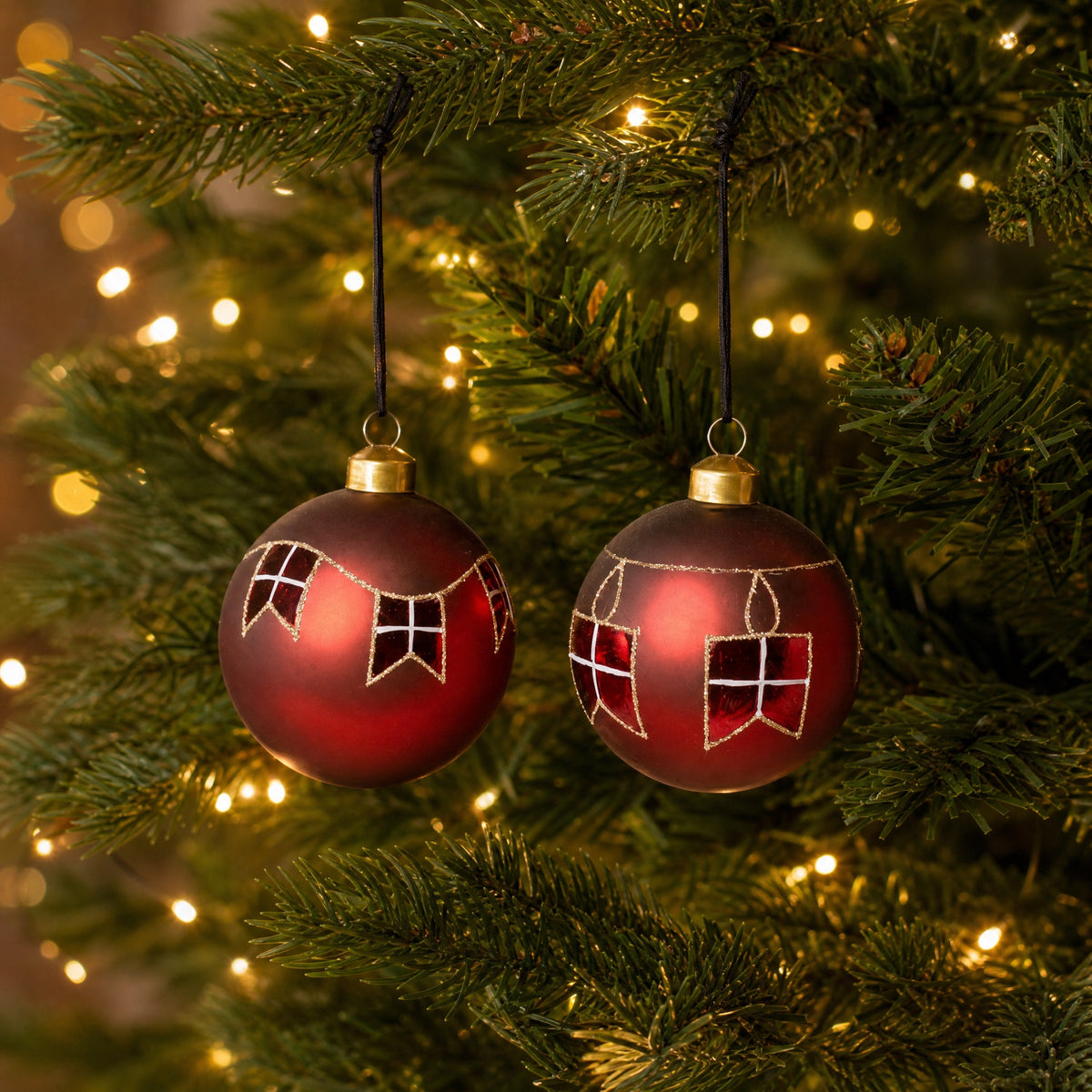 Julekugle med flagguirlande