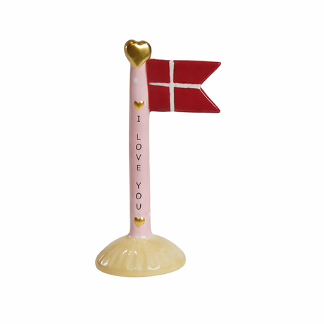 Flag i keramik med I love you på flagstangen og gul fod fra Speedtsberg