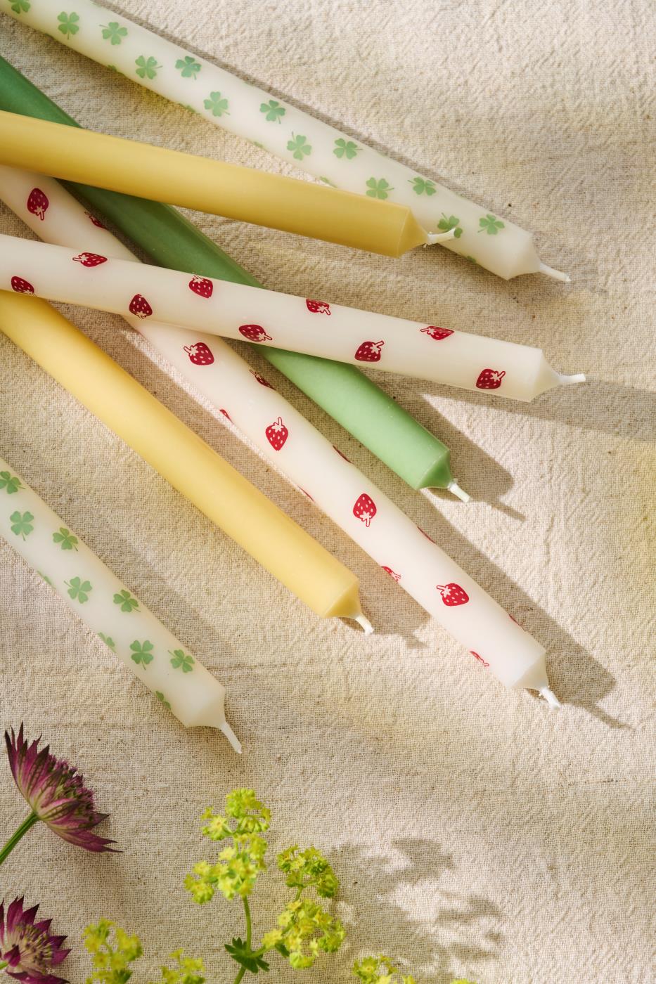 Forskellige ensfarvede og mønstrede kertelys fra Ib Laursen