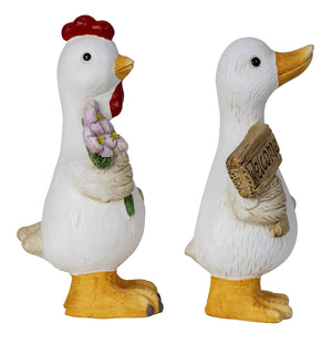 Høne og gås figurer i keramik til påske set fra siden af