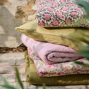 Quilt rosa med havens blomster