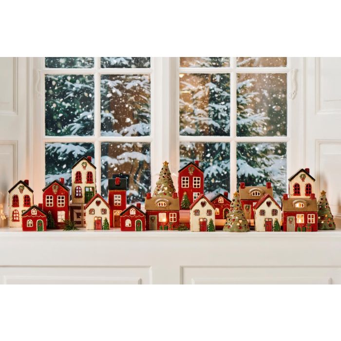 Stillenat Hus til fyrfadslys med rød dør