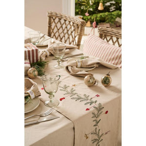 Bordløber Ib Laursen Tradition med granranke