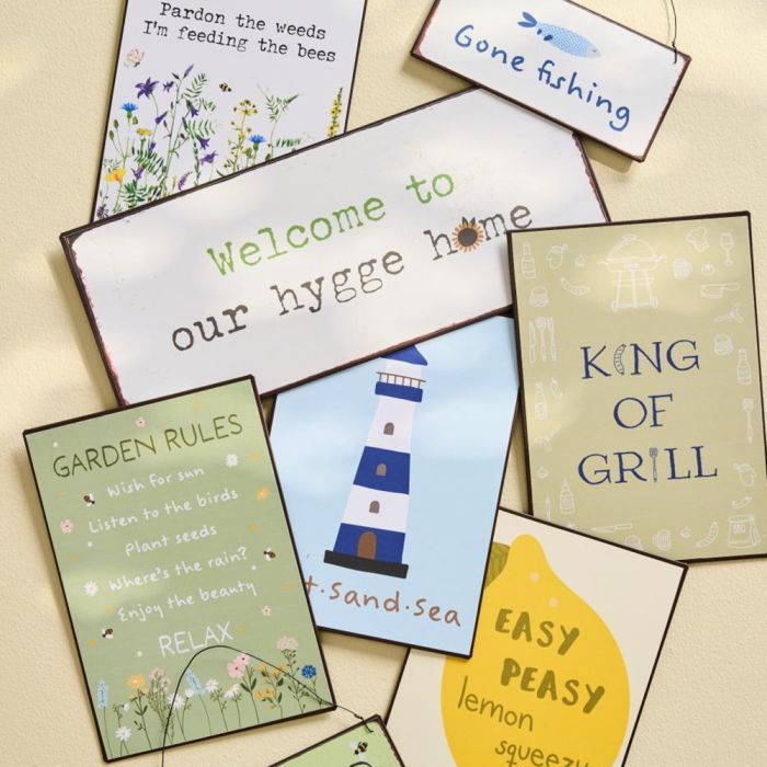 Ib Laursen metalskilt med fyrtårn og Salt Sand Sea blandt andre Ib Laursen metalskilte