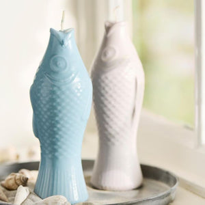 To dekorative stearinlys formet som fisk fra Ib Laursen